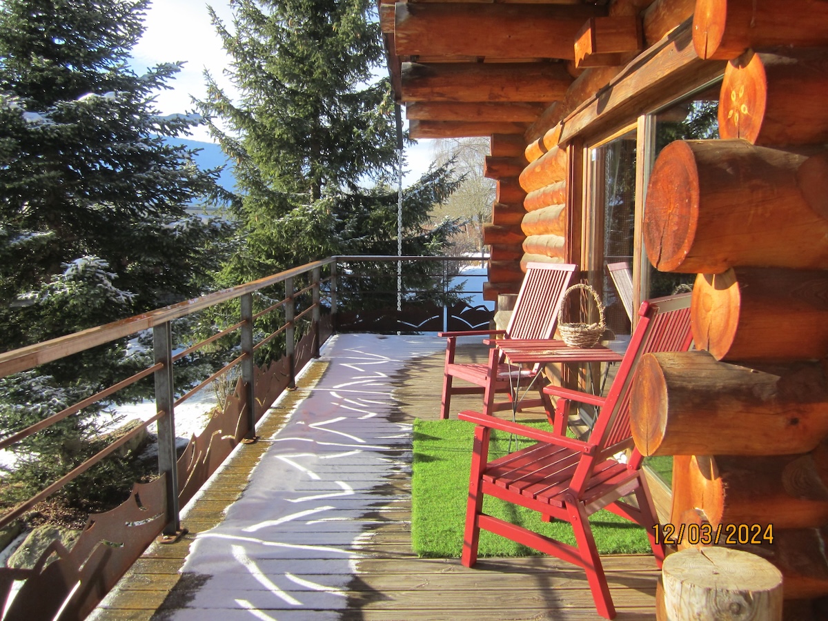 Jour d'hiver au chalet Des 2 Ecureuils près de Font-Romeu, Pyrénées-Orientales disponible en location vacances